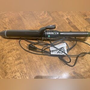 NWOT Mint 1.5” X-Long Curling Iron
